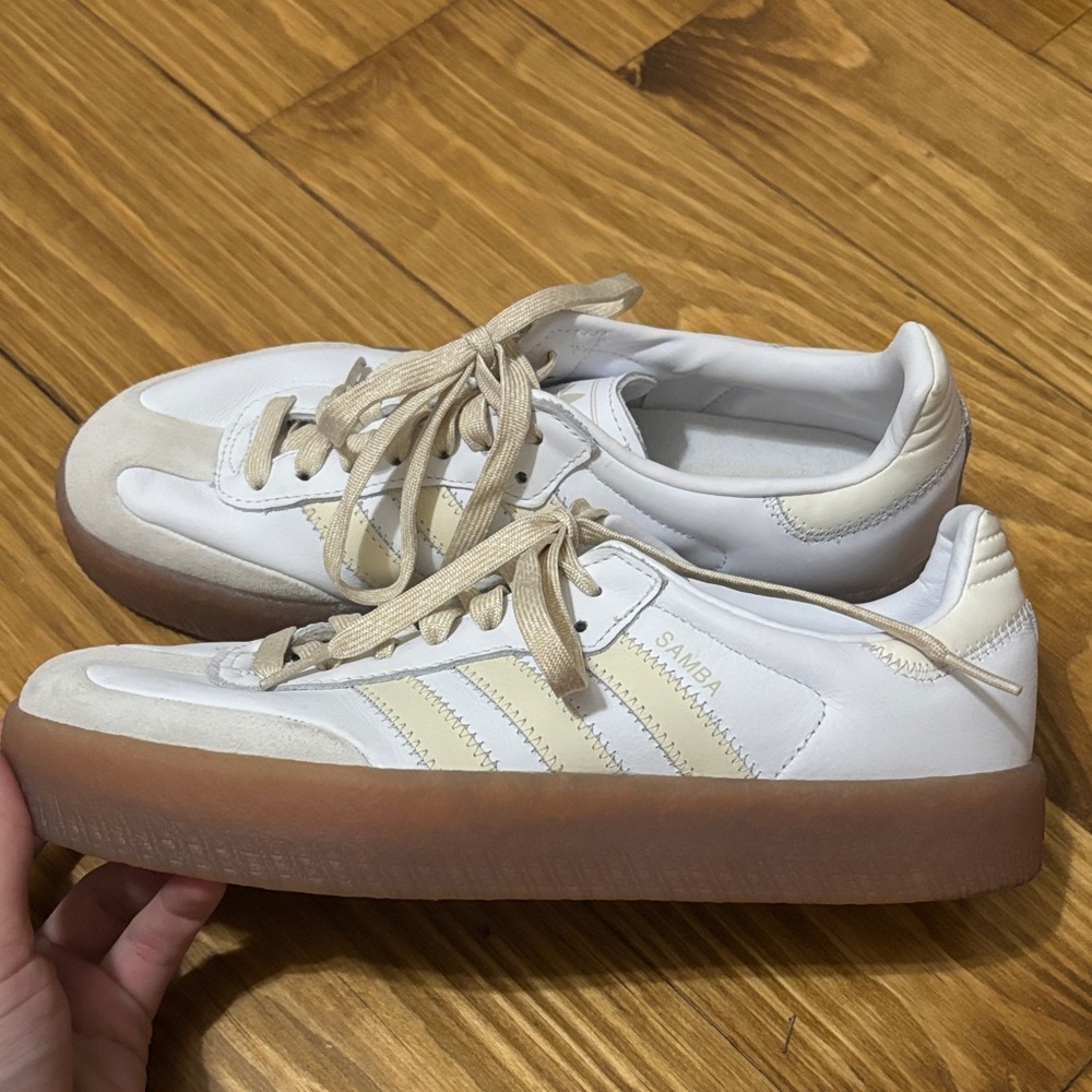 Adidas Samba Size 8.5 in White and Cream